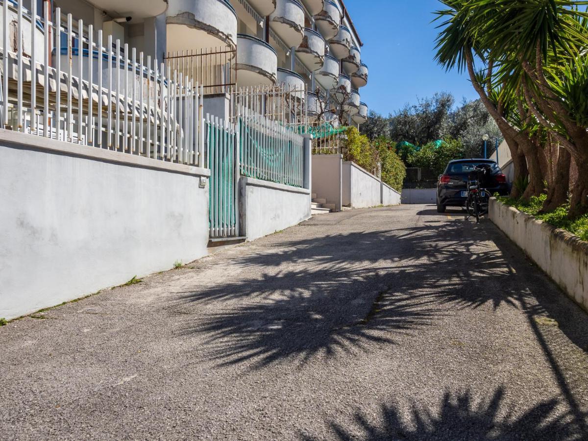 La Dolce Vita Relax - Cozy Apt In Sorrento Apartment Luaran gambar